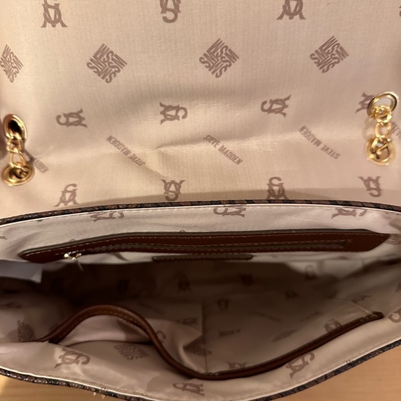 Purse with gold straps by Steve Madden - Picture 4 of 5